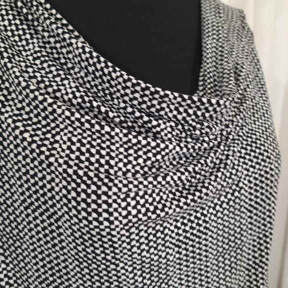 Coldwater Creek Women's sz L/14 Sleeveless Drape Neck Black & White Rushed Top - Picture 3 of 16